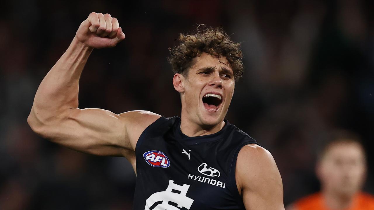 Charlie Curnow Boots Eight as Sydney Swans Destroy Richmond by 114 Points at the SCG