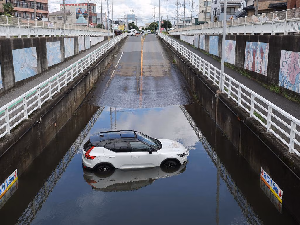 Japan Record Rain Leaves Travellers Stranded as Floods Hit Chiba